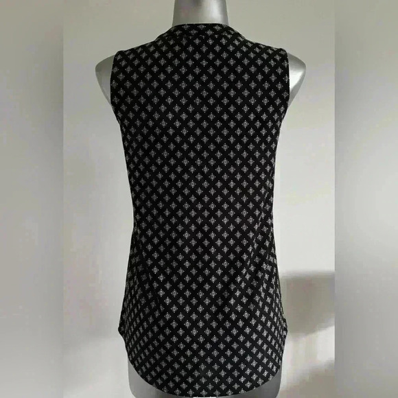 💟Black & White Sleeveless Top - Picture 3 of 15